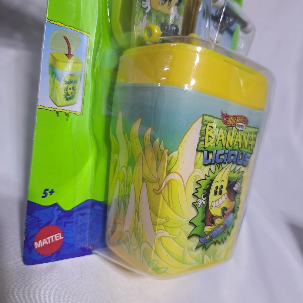 Hot Wheels Skate Bananalicious Pack, Skateboard, Shoes‎ Yellow